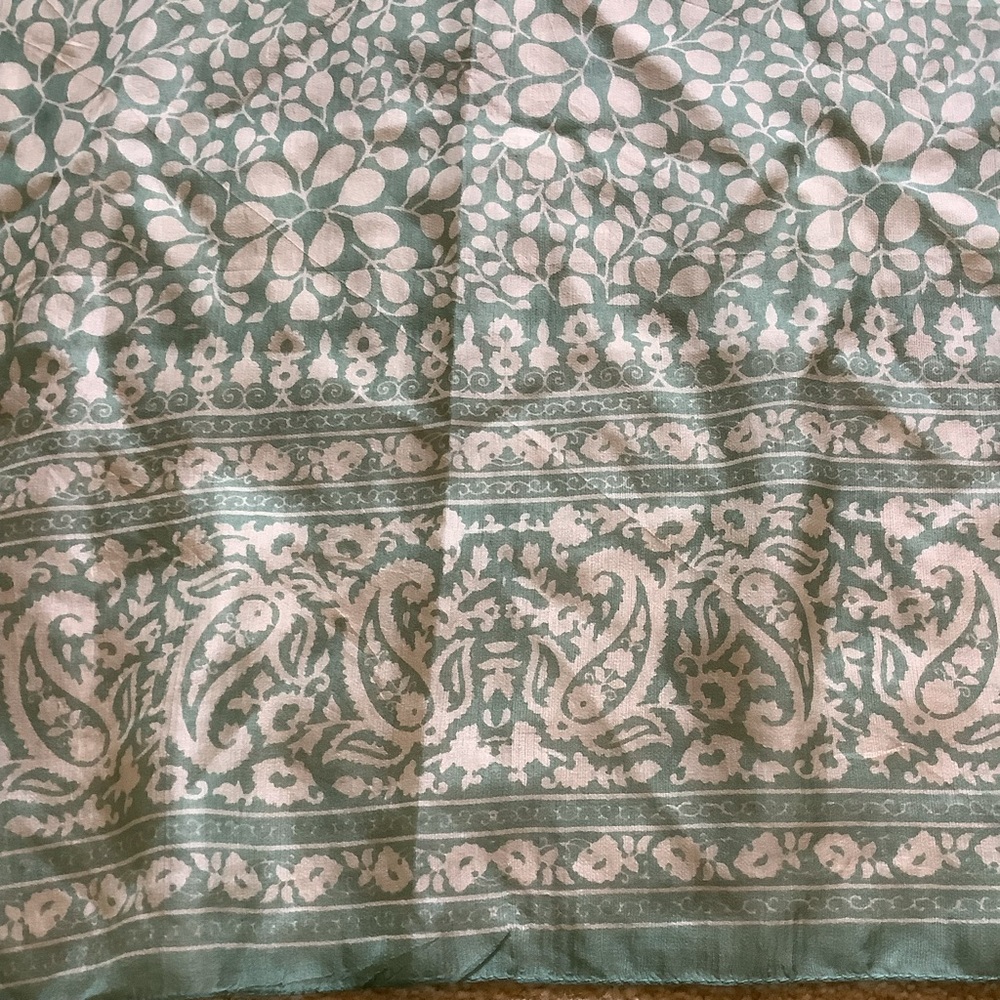 D.Sport Green and White Patterned Scarf/Wrap/Sarong - Picture 7 of 10